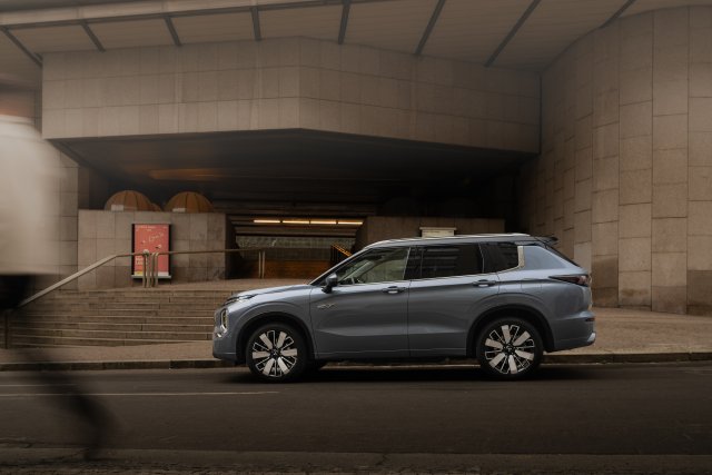 OUTLANDER PHEV MY25
