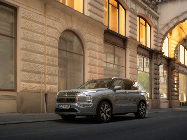 OUTLANDER PHEV MY25