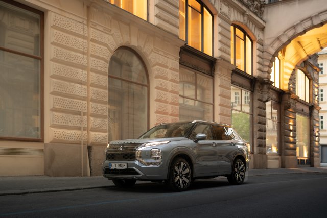 OUTLANDER PHEV MY25