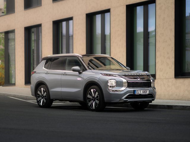 OUTLANDER PHEV MY25