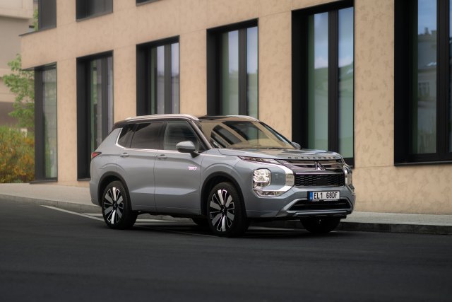 OUTLANDER PHEV MY25