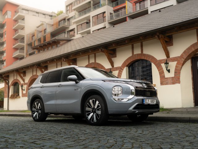 OUTLANDER PHEV MY25
