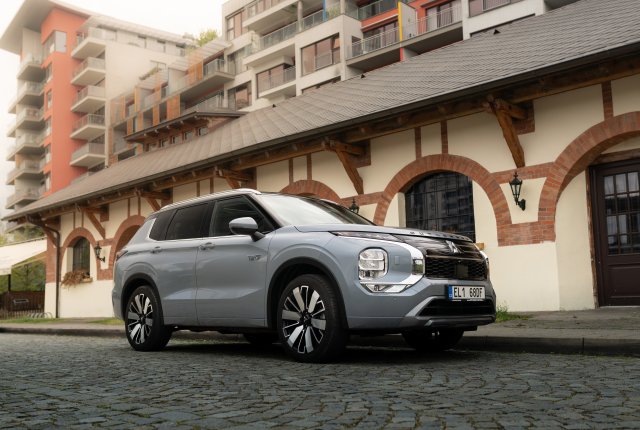 OUTLANDER PHEV MY25