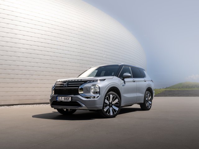 OUTLANDER PHEV MY25