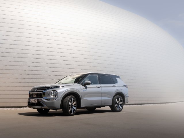 OUTLANDER PHEV MY25