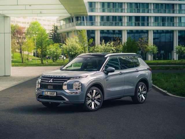 OUTLANDER PHEV MY25