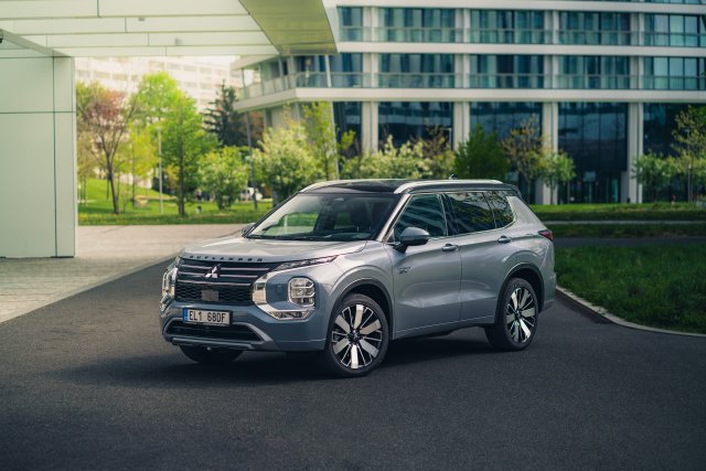 OUTLANDER PHEV MY25