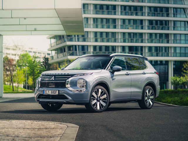 OUTLANDER PHEV MY25
