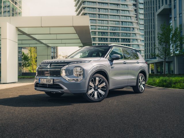 OUTLANDER PHEV MY25