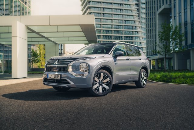 OUTLANDER PHEV MY25