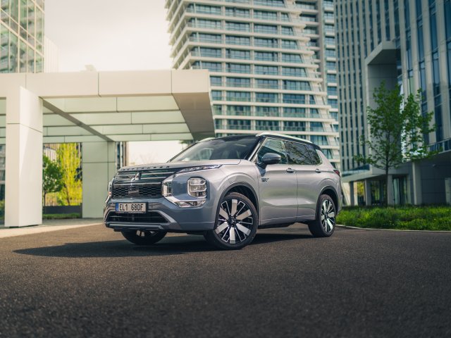 OUTLANDER PHEV MY25