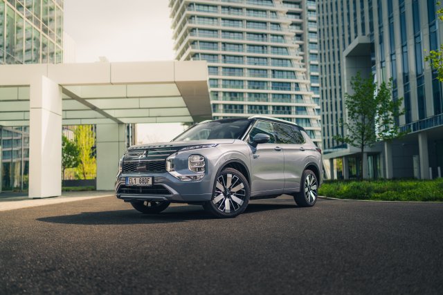 OUTLANDER PHEV MY25