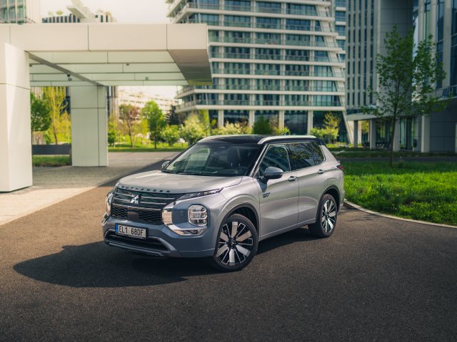 OUTLANDER PHEV MY25