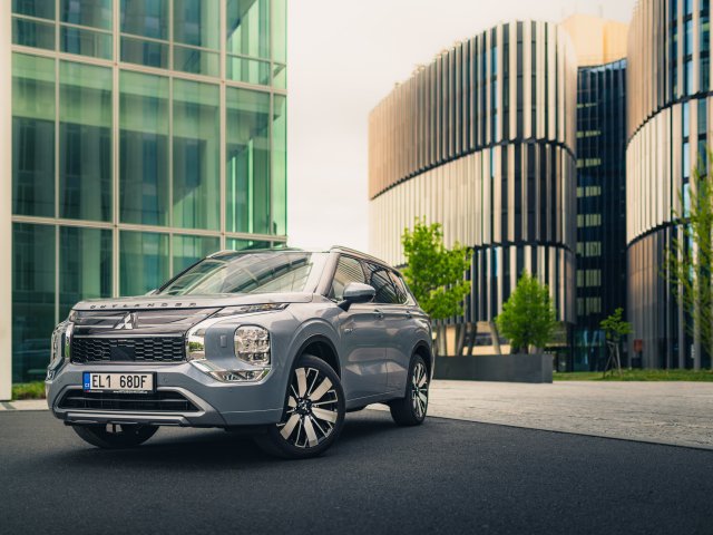OUTLANDER PHEV MY25