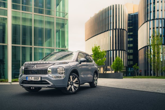 OUTLANDER PHEV MY25
