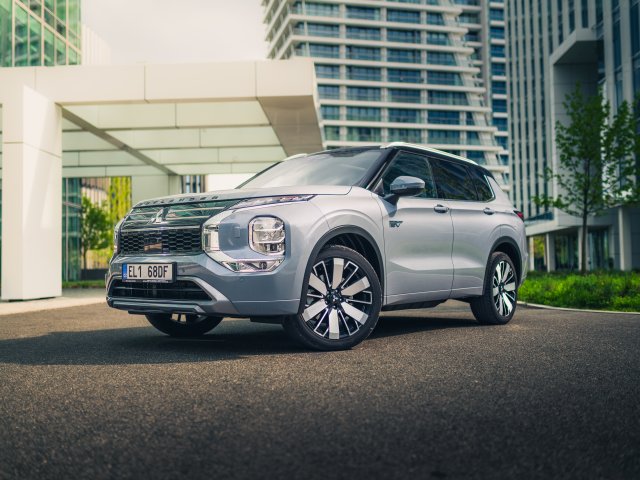 OUTLANDER PHEV MY25