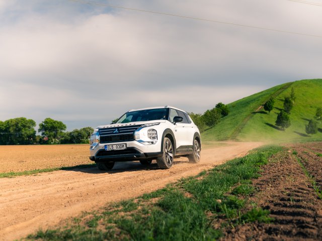 OUTLANDER PHEV MY25 - Trail Paket