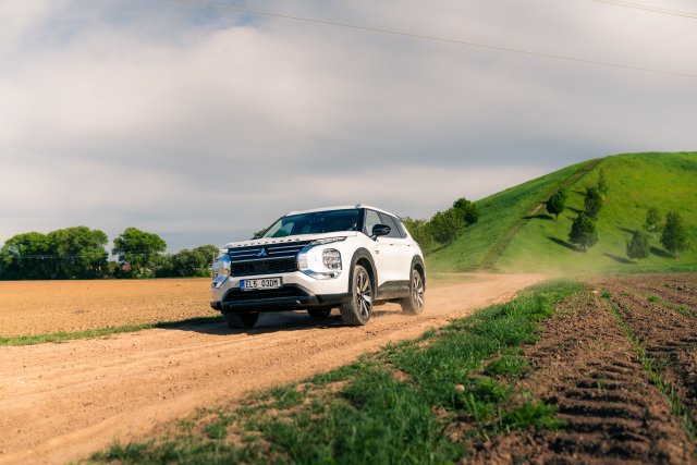 OUTLANDER PHEV MY25 - Trail Paket