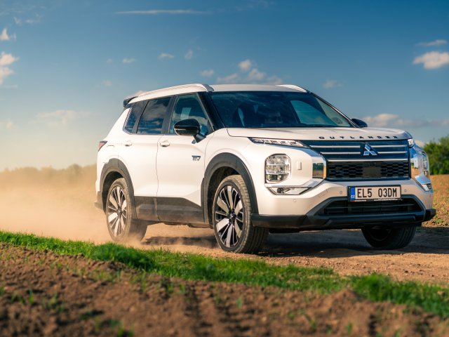 OUTLANDER PHEV MY25 - Trail Paket