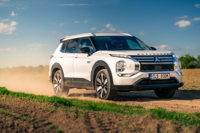 OUTLANDER PHEV MY25 - Trail Paket