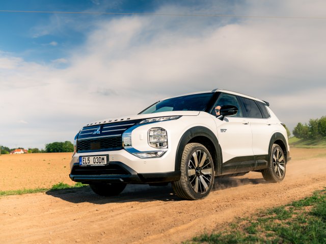 OUTLANDER PHEV MY25 - Trail Paket