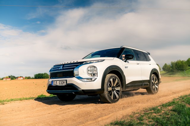 OUTLANDER PHEV MY25 - Trail Paket