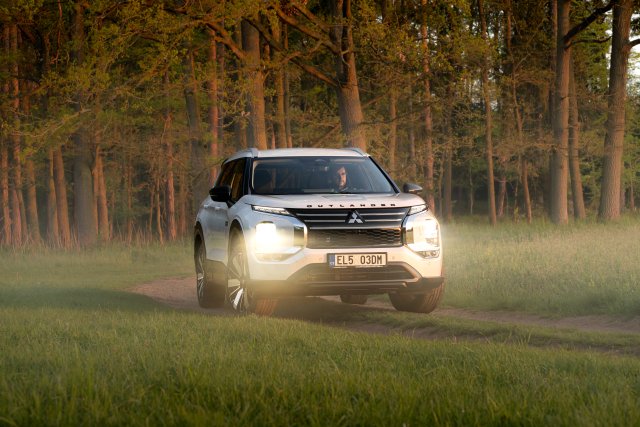OUTLANDER PHEV MY25 - Trail Paket