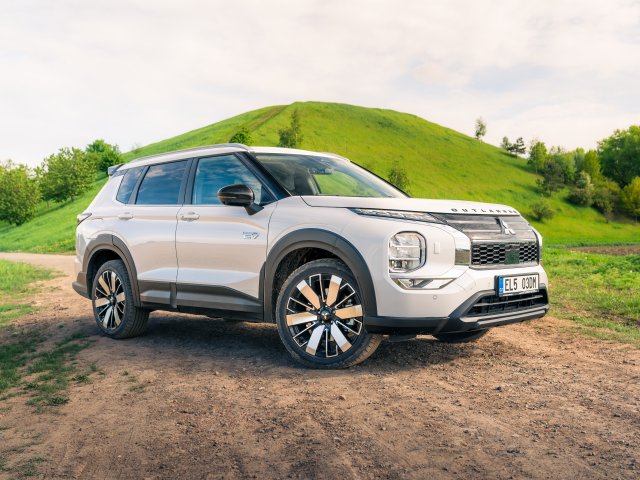 OUTLANDER PHEV MY25 - Trail Paket
