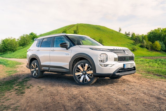 OUTLANDER PHEV MY25 - Trail Paket