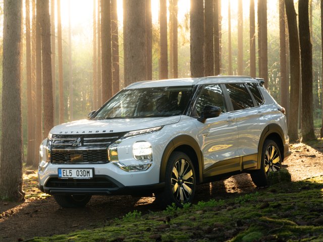 OUTLANDER PHEV MY25 - Trail Paket