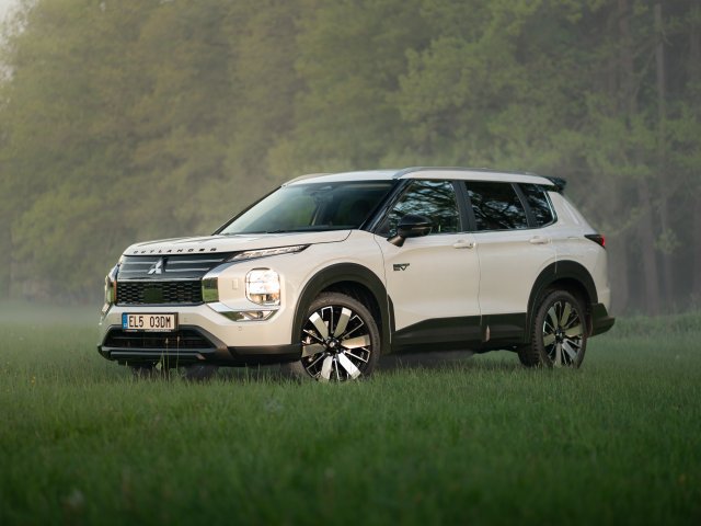 OUTLANDER PHEV MY25 - Trail Paket