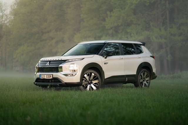 OUTLANDER PHEV MY25 - Trail Paket
