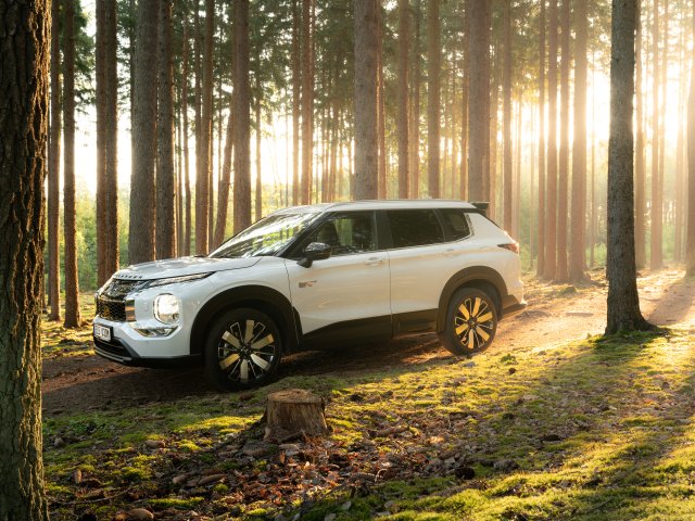 OUTLANDER PHEV MY25 - Trail Paket