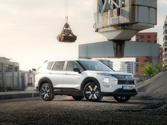 OUTLANDER PHEV MY25 - Trail Paket