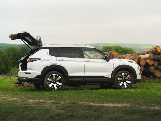 OUTLANDER PHEV MY25 - Trail Paket
