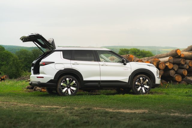 OUTLANDER PHEV MY25 - Trail Paket