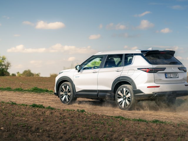OUTLANDER PHEV MY25 - Trail Paket