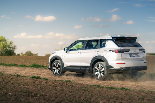 OUTLANDER PHEV MY25 - Trail Paket