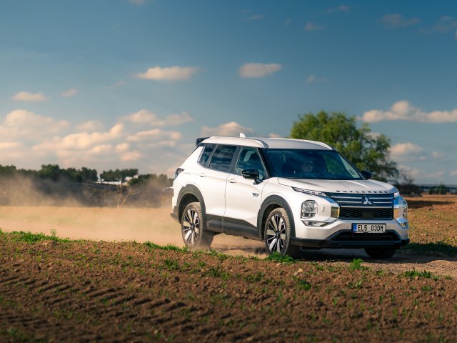 OUTLANDER PHEV MY25 - Trail Paket