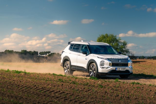 OUTLANDER PHEV MY25 - Trail Paket