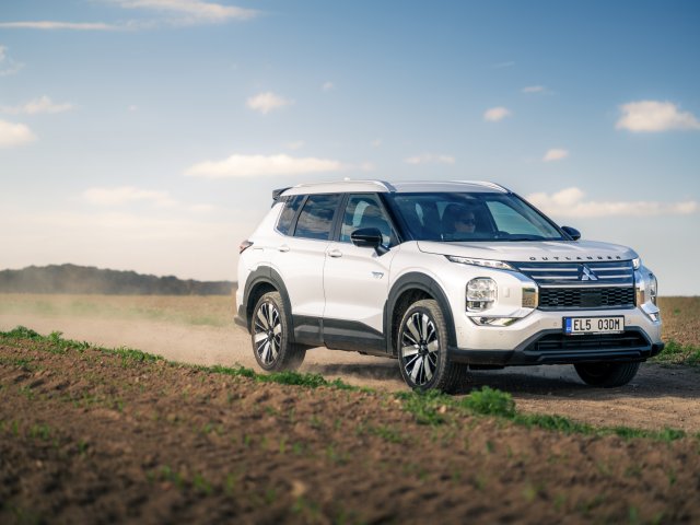 OUTLANDER PHEV MY25 - Trail Paket
