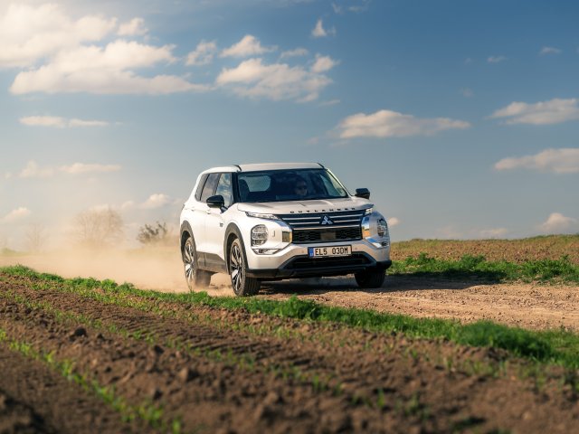 OUTLANDER PHEV MY25 - Trail Paket