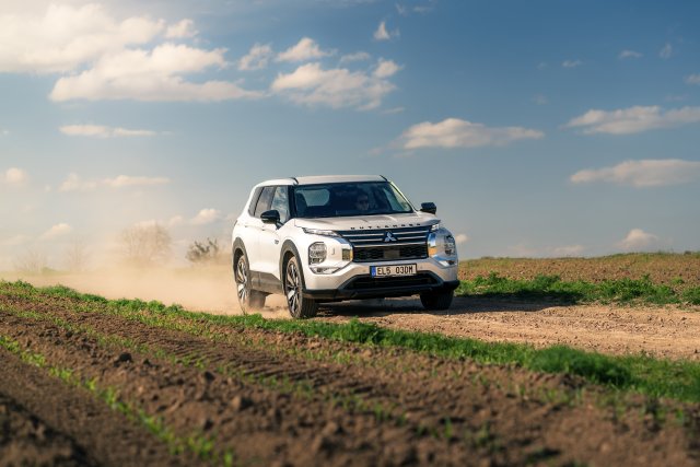 OUTLANDER PHEV MY25 - Trail Paket