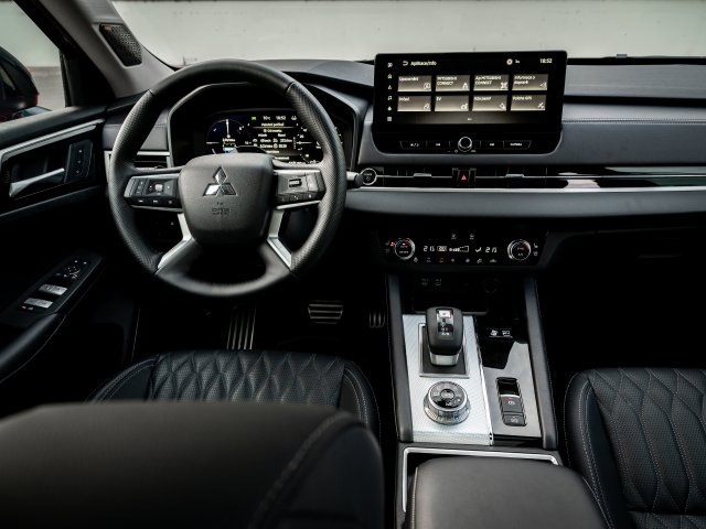 OUTLANDER PHEV MY25