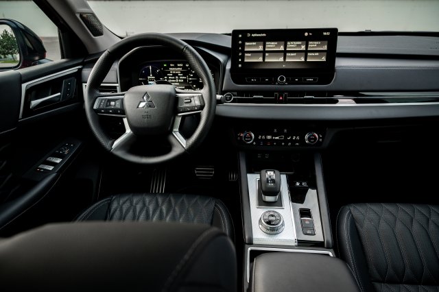 OUTLANDER PHEV MY25