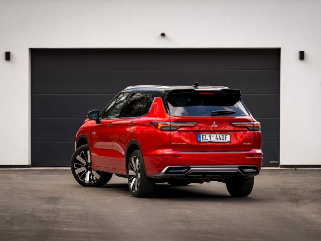 OUTLANDER PHEV MY25