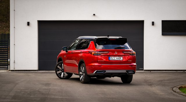 OUTLANDER PHEV MY25