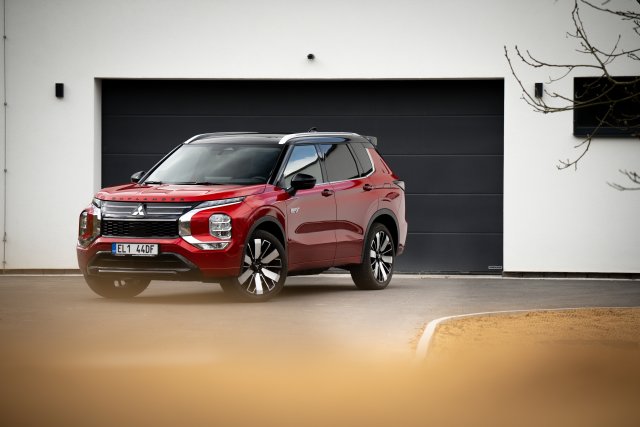 OUTLANDER PHEV MY25