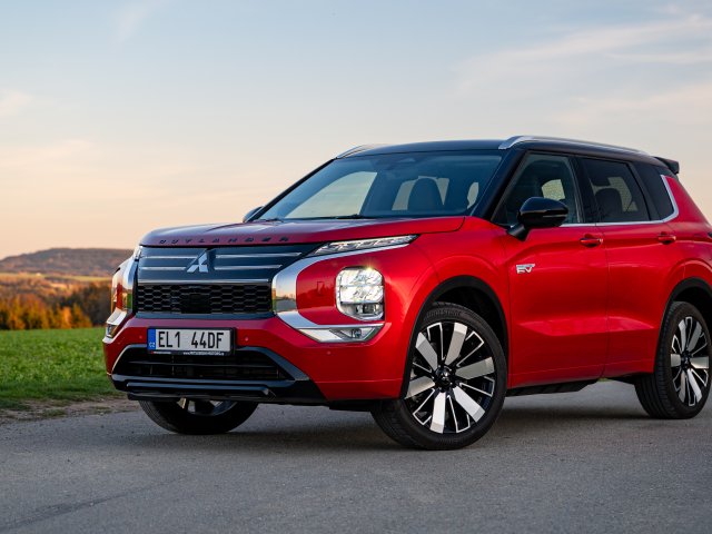 OUTLANDER PHEV MY25