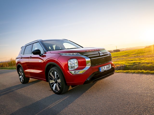 OUTLANDER PHEV MY25